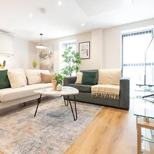 Apartment Harvey Nic's & Designer Quarter 74 Ch United Kingdom